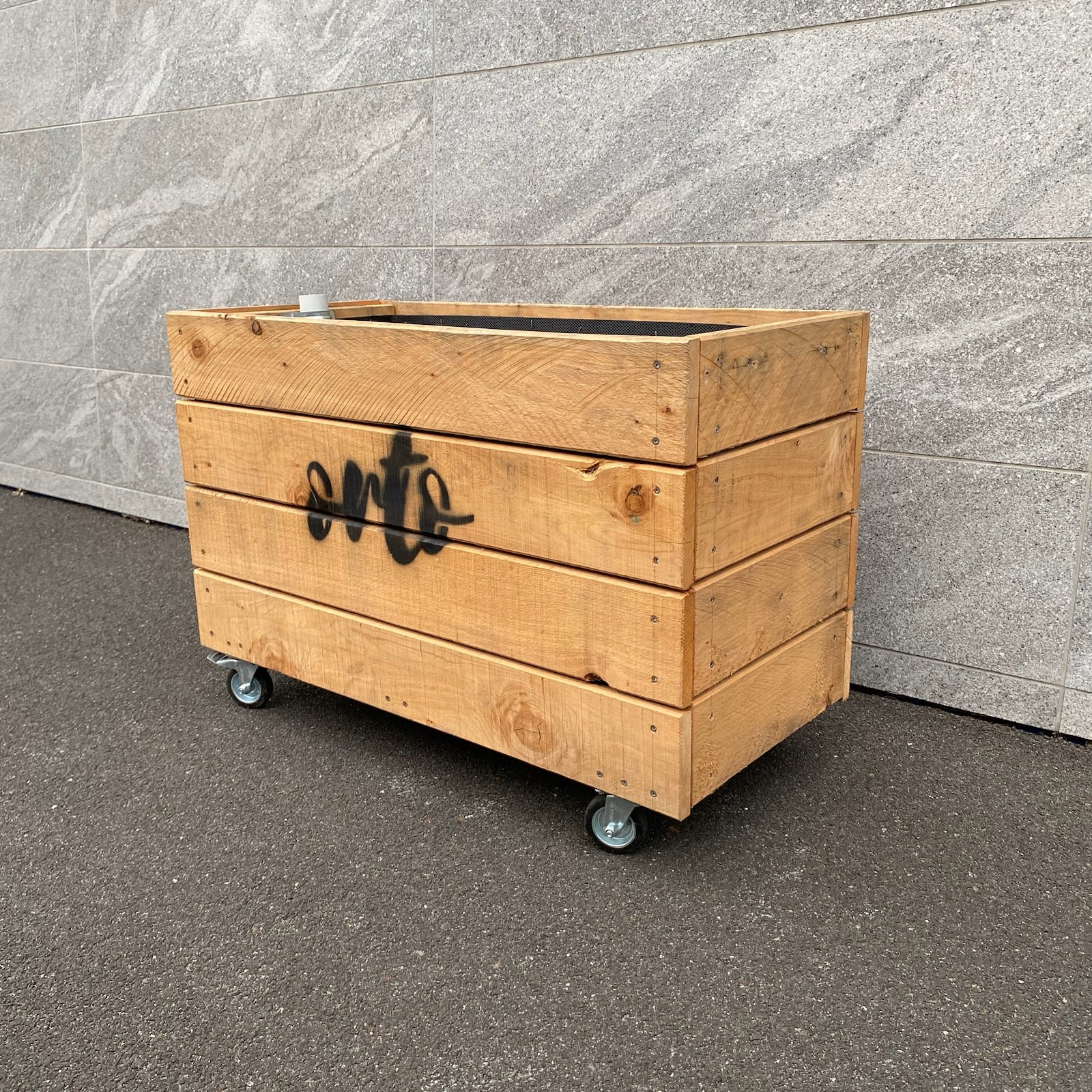 garden box on wheels